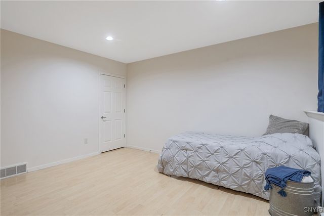 9 Nursery Lane, Syracuse, NY 13210