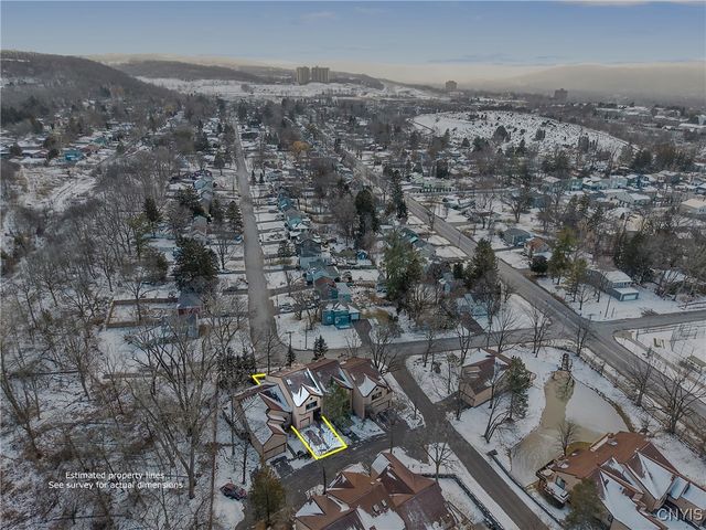 9 Nursery Lane, Syracuse, NY 13210