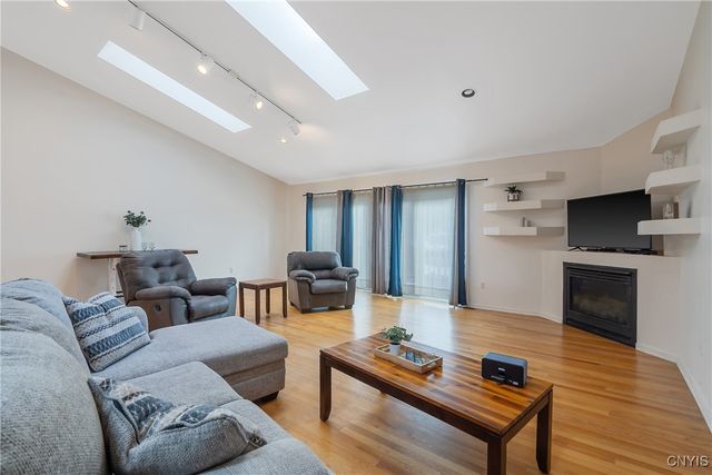 9 Nursery Lane, Syracuse, NY 13210