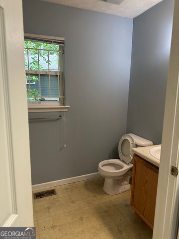 2037 Lakewood Trail SE, Atlanta, GA 30315