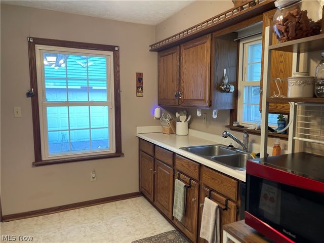 1567 Sunset Avenue, Akron, OH 44301