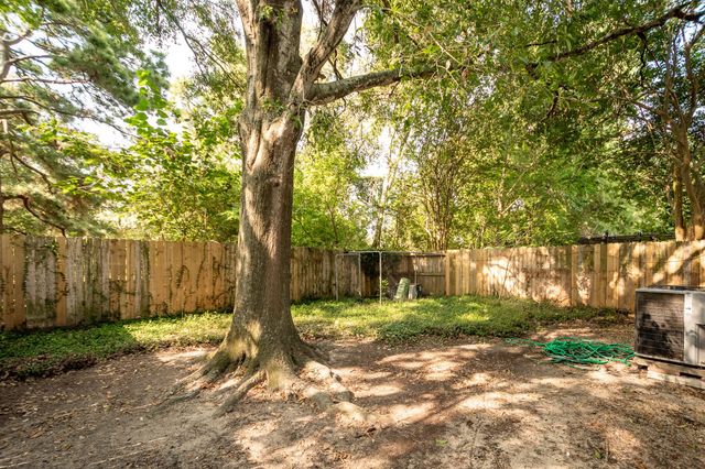 30 Crestbriar Court, Baytown, TX 77521