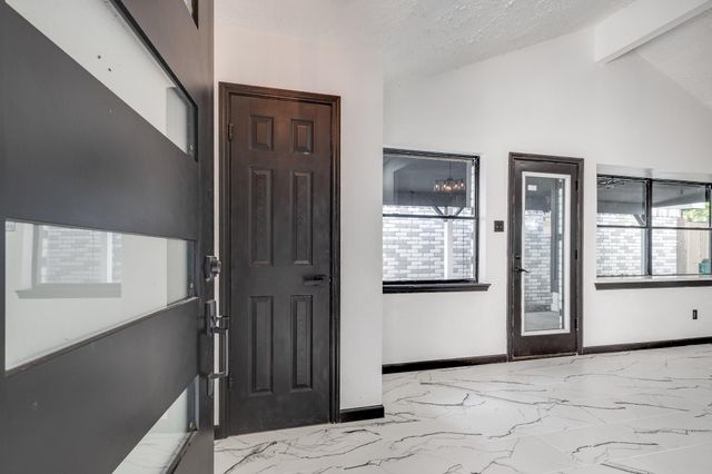 30 Crestbriar Court, Baytown, TX 77521