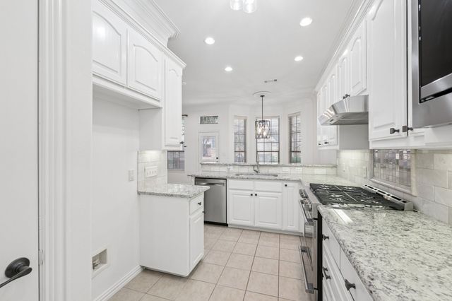 2190 Mcpherson Drive, Grapevine, TX 76051