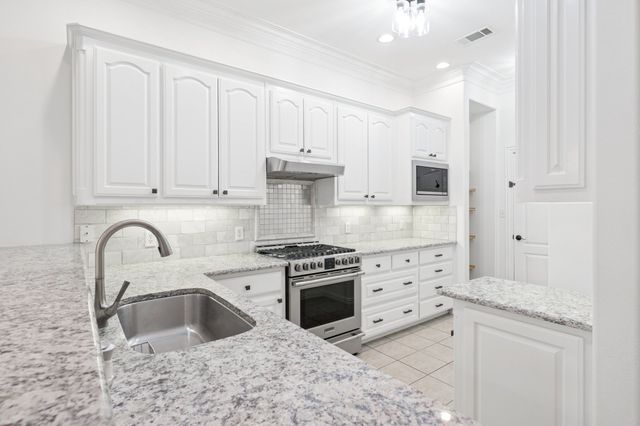 2190 Mcpherson Drive, Grapevine, TX 76051