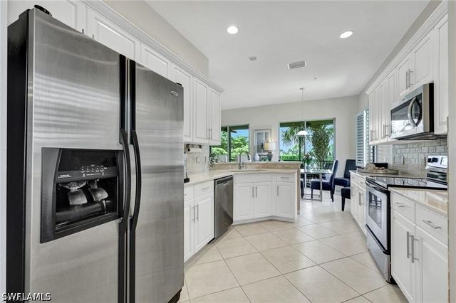 8723 Coastline CT 202, Naples, FL 34120