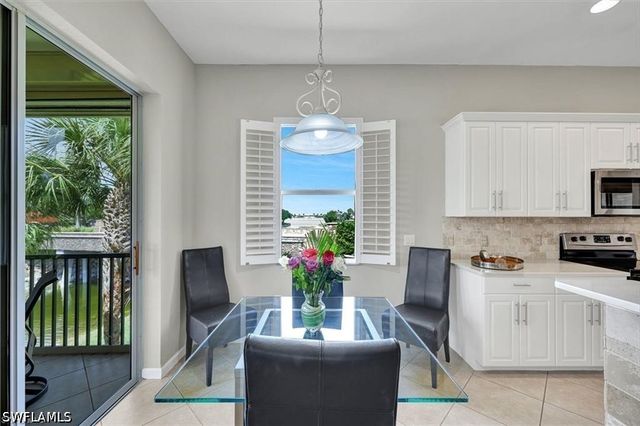 8723 Coastline CT 202, Naples, FL 34120