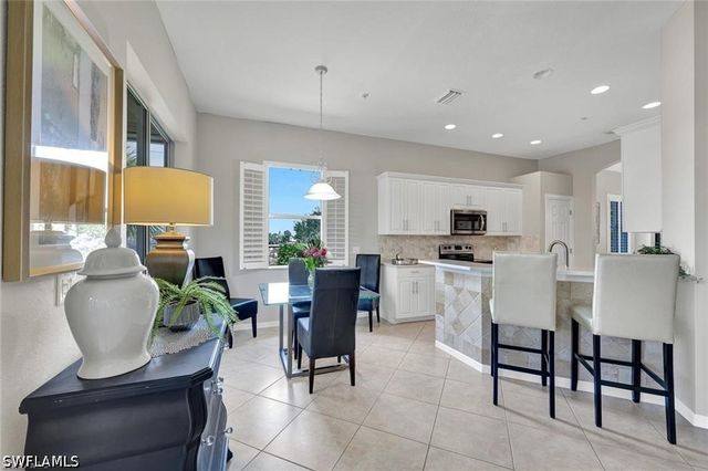 8723 Coastline CT 202, Naples, FL 34120