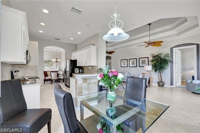 8723 Coastline CT 202, Naples, FL 34120