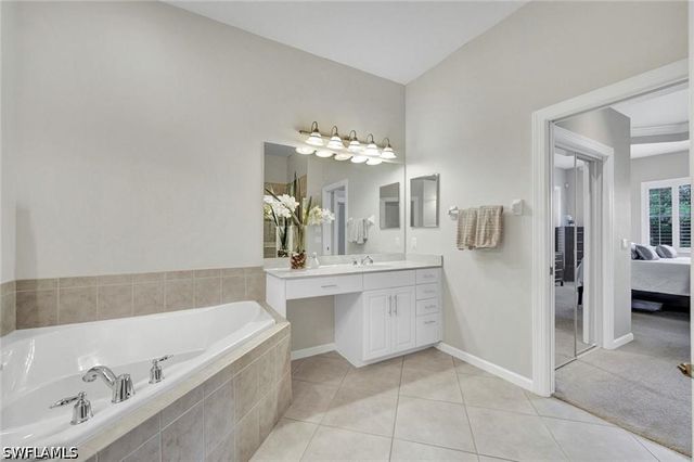 8723 Coastline CT 202, Naples, FL 34120