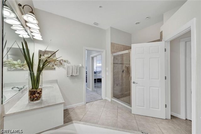 8723 Coastline CT 202, Naples, FL 34120