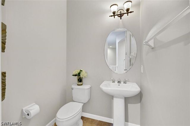 8723 Coastline CT 202, Naples, FL 34120