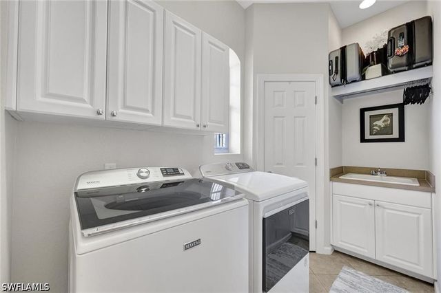 8723 Coastline CT 202, Naples, FL 34120
