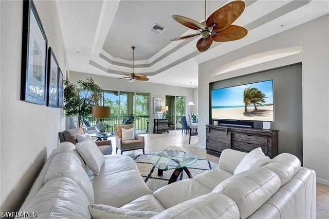 8723 Coastline CT 202, Naples, FL 34120
