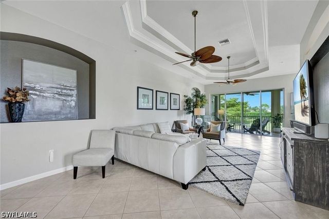 8723 Coastline CT 202, Naples, FL 34120