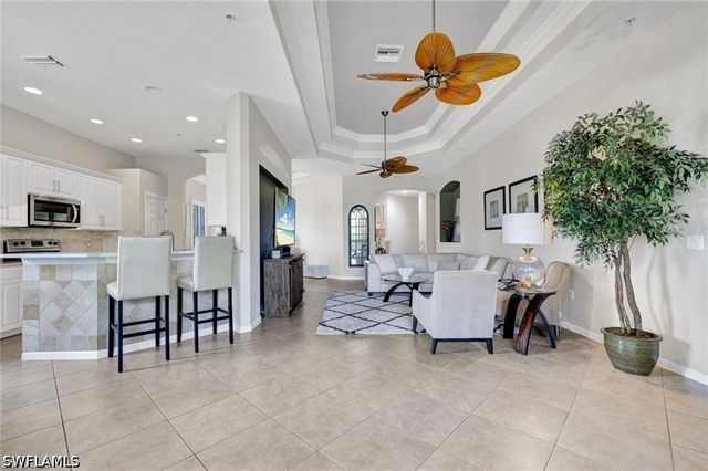 8723 Coastline CT 202, Naples, FL 34120