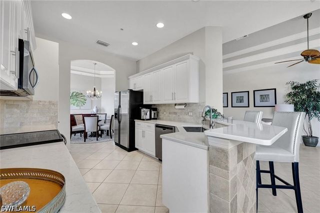 8723 Coastline CT 202, Naples, FL 34120
