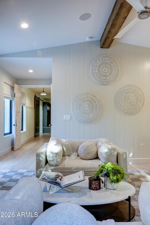 Image 17 of property listing at 1915 E ROSE Lane, Phoenix, AZ 85016