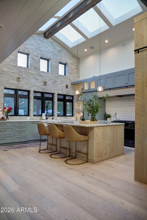 Image 2 of property listing at 1915 E ROSE Lane, Phoenix, AZ 85016