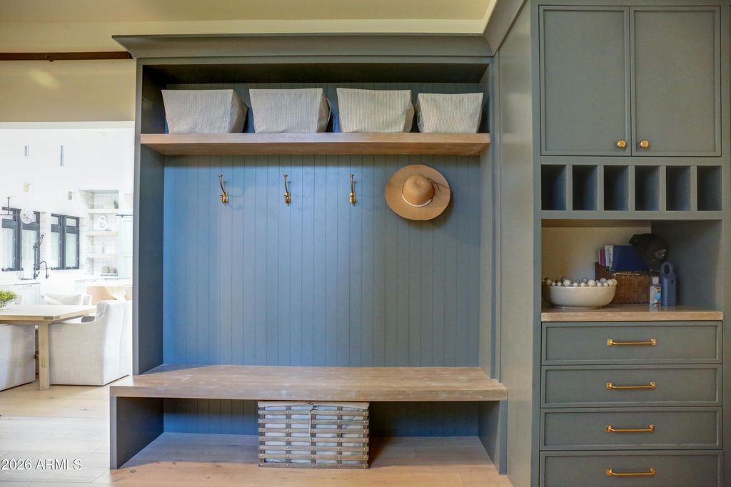 Image 23 of property listing at 1915 E ROSE Lane, Phoenix, AZ 85016