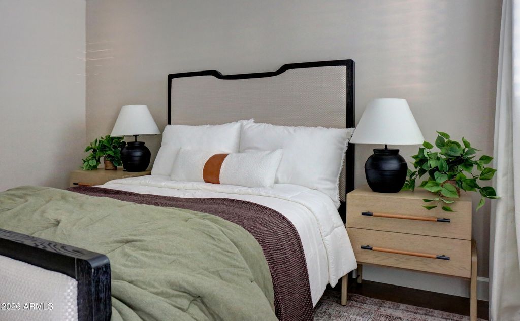 Image 28 of property listing at 1915 E ROSE Lane, Phoenix, AZ 85016