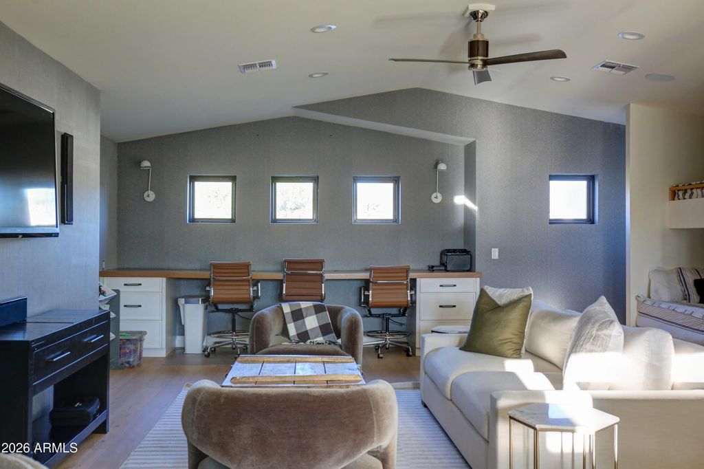 Image 33 of property listing at 1915 E ROSE Lane, Phoenix, AZ 85016