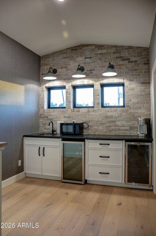 Image 34 of property listing at 1915 E ROSE Lane, Phoenix, AZ 85016