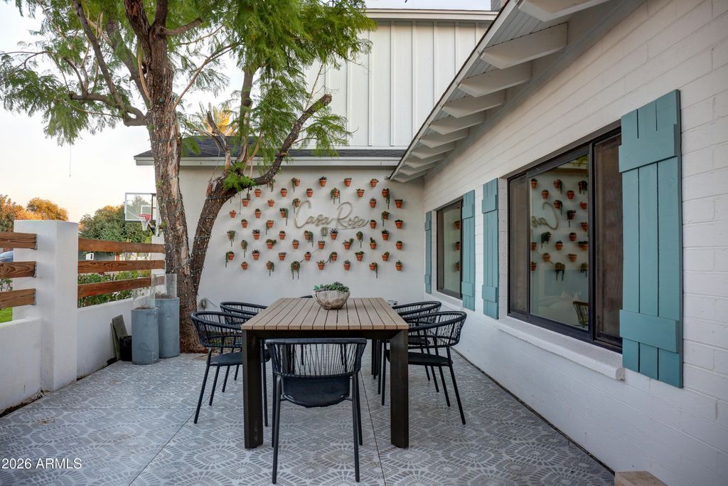 Image 37 of property listing at 1915 E ROSE Lane, Phoenix, AZ 85016