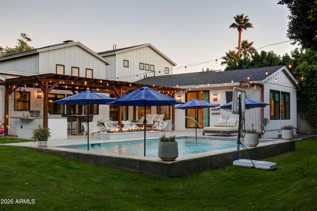 Image 42 of property listing at 1915 E ROSE Lane, Phoenix, AZ 85016