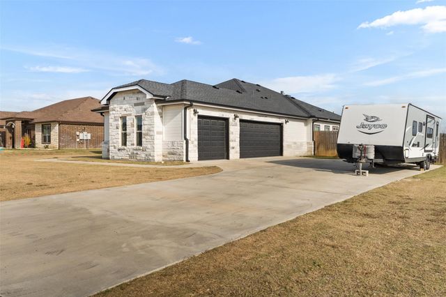 8107 Green Hill DR, Salado, TX 76571