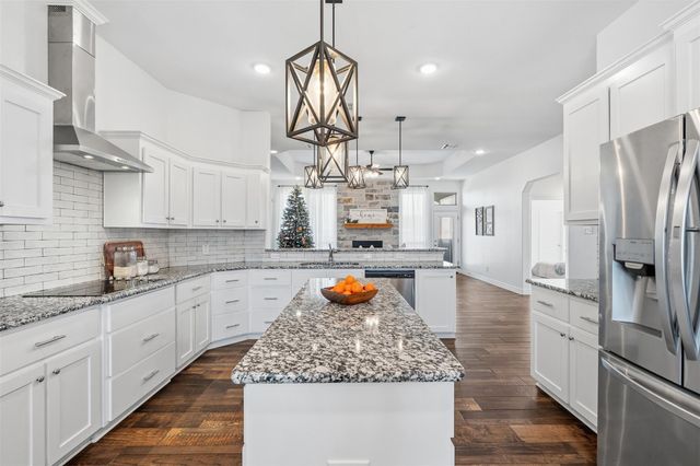 8107 Green Hill DR, Salado, TX 76571