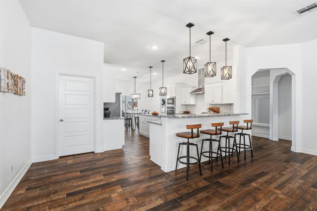 8107 Green Hill DR, Salado, TX 76571