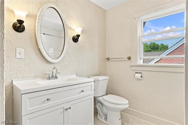 513 Redondo Road, Youngstown, OH 44504