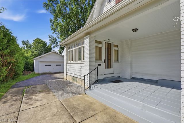 513 Redondo Road, Youngstown, OH 44504