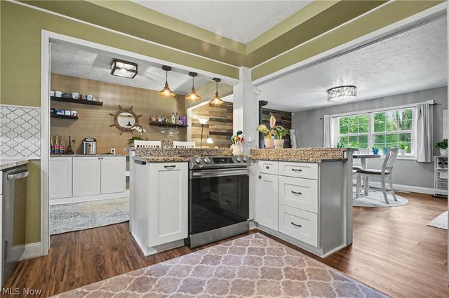 1223 Aurora Hill Drive, Aurora, OH 44202