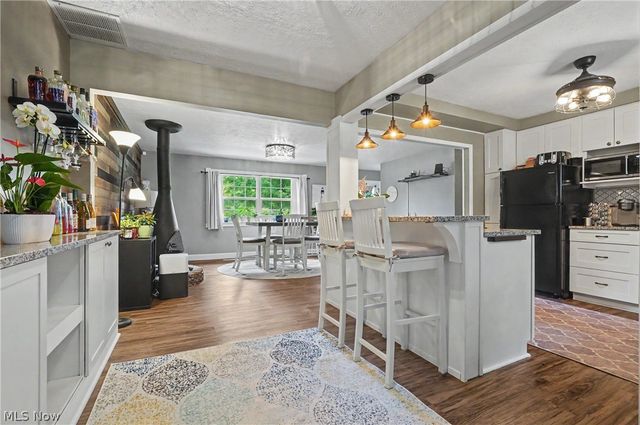 1223 Aurora Hill Drive, Aurora, OH 44202