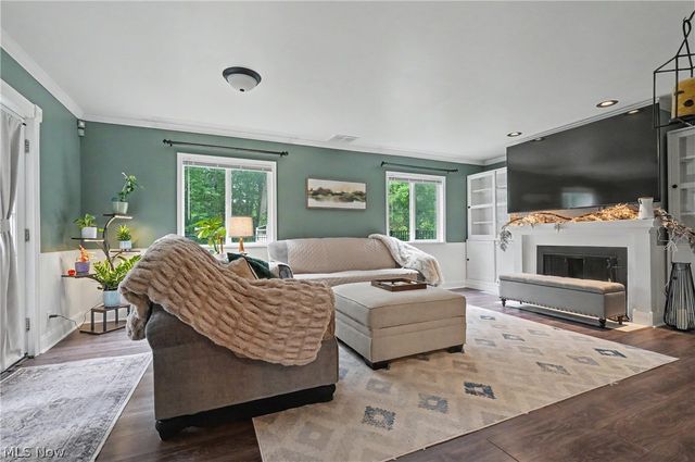 1223 Aurora Hill Drive, Aurora, OH 44202