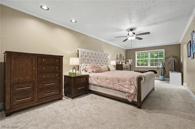 1223 Aurora Hill Drive, Aurora, OH 44202