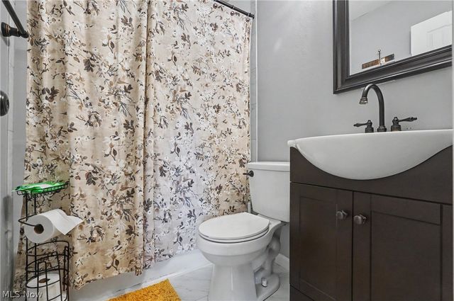 1223 Aurora Hill Drive, Aurora, OH 44202