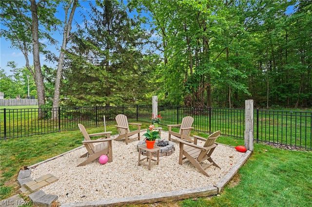 1223 Aurora Hill Drive, Aurora, OH 44202