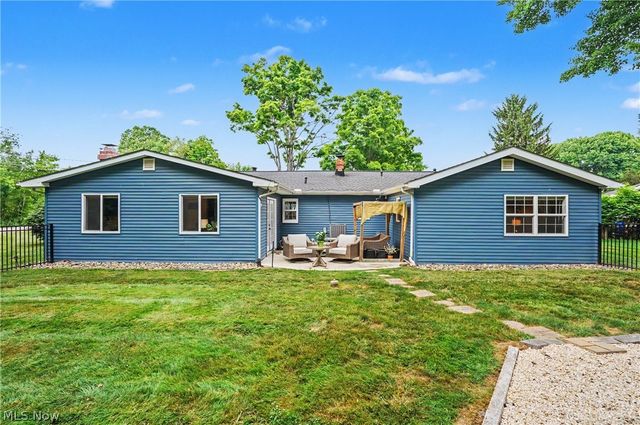 1223 Aurora Hill Drive, Aurora, OH 44202