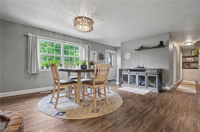 1223 Aurora Hill Drive, Aurora, OH 44202
