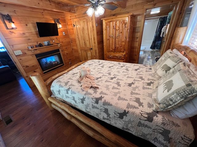 2203 Foxberry Way, Sevierville, TN 37876