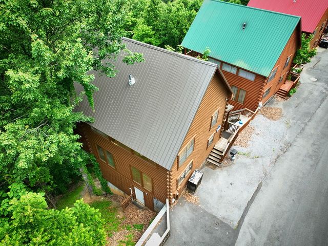 2203 Foxberry Way, Sevierville, TN 37876