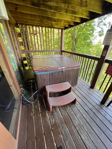 2203 Foxberry Way, Sevierville, TN 37876