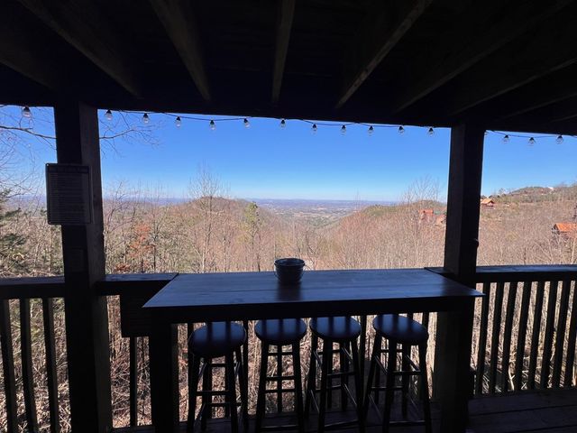 2203 Foxberry Way, Sevierville, TN 37876