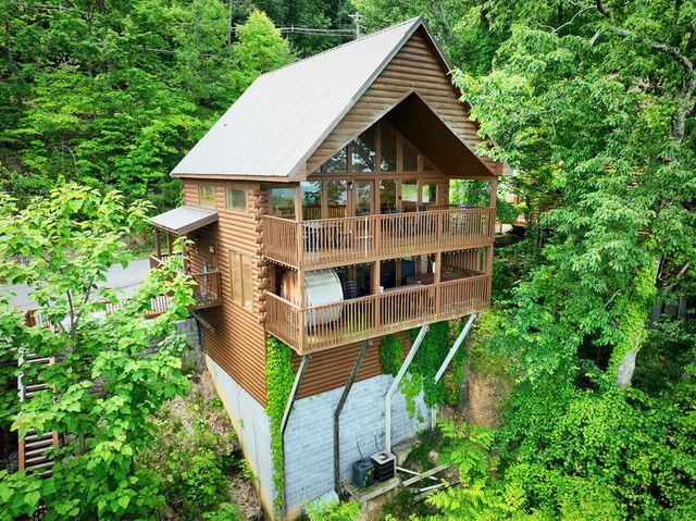 2203 Foxberry Way, Sevierville, TN 37876