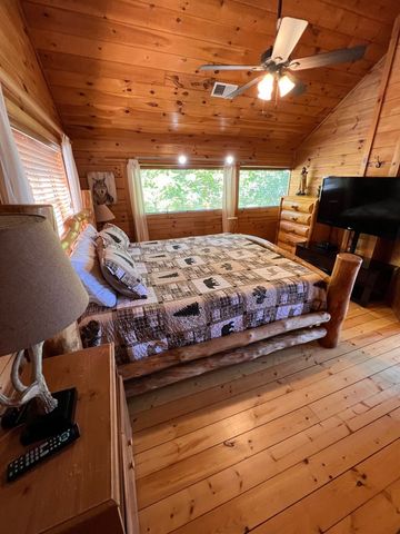 2203 Foxberry Way, Sevierville, TN 37876