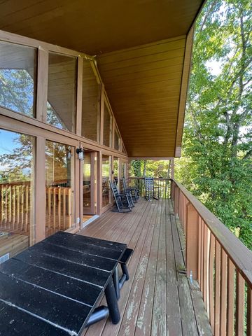 2203 Foxberry Way, Sevierville, TN 37876