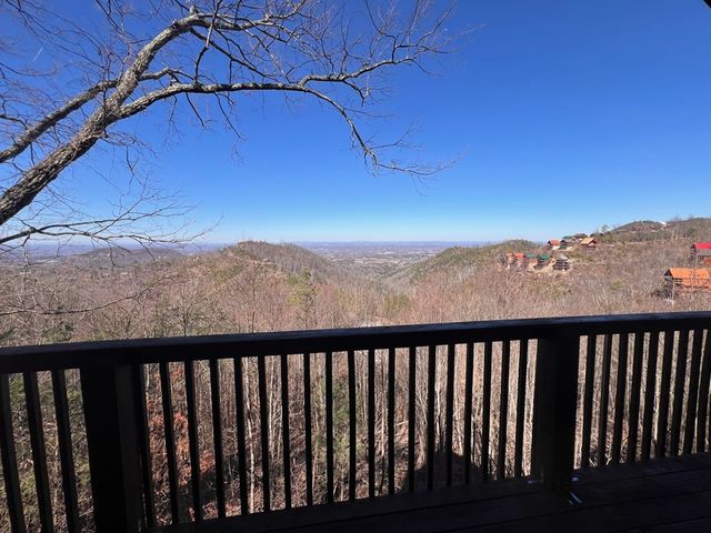 2203 Foxberry Way, Sevierville, TN 37876